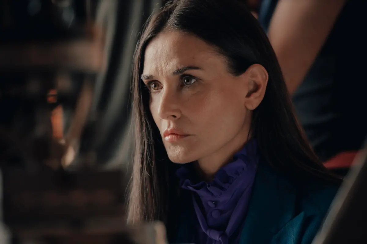 ▲本屆奧斯卡最佳女主角獎競爭激烈，資深女神黛咪摩爾（如圖）曾是票房天后，去年因《懼裂》讓各方驚艷，卻仍要面對《艾諾拉》亮眼新秀女星麥琪麥迪遜的挑戰。（圖／CATCHPLAY提供）