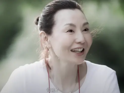 ▲張曼玉去年在最新廣告中,依然不失神采。(圖/摘自Olay HK YouTube) ▲張曼玉去年在最新廣告中,依然不失神采。(圖/摘自Olay HK YouTube)