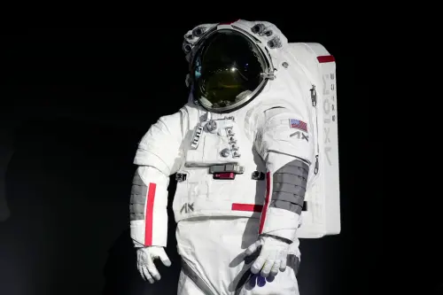 潮到外太空!美太空人再度挑戰登月 太空裝由Prada操刀打造