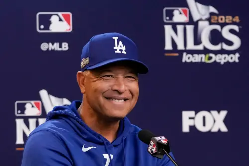 ▲MLB美國職棒官方稍早公布本賽季個人獎項的3名決賽，其中在國聯年度最佳總教練名單當中，卻沒有道奇主帥Dave Roberts的名字，不少美國球迷對此也提出質疑。（圖／美聯社／達志影像）