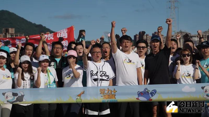 ▲台灣民眾黨在新北微風運河舉辦「眾力加速度 親子路跑FunRun」活動。（圖／記者呂炯昌攝，2024.10.19）