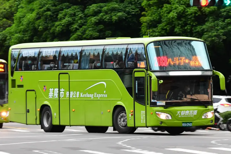 ▲基隆到台北快捷公車2088客運11月2日將調整票價，從海科館至市府轉運站全票調整為64元、半票調整為32元。（圖／阿努拜交通踏破雜記臉書）