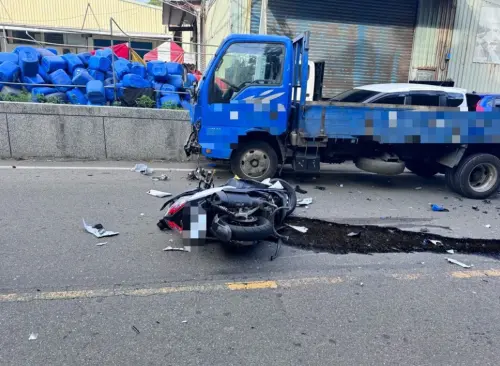 新北五股死亡車禍！機車碰撞小貨車　20歲騎士噴飛傷重命危搶救
