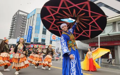 ▲隊伍分為屏東縣代表隊及綻放、驕仔、民俗體育、藝文、競技、共融及青春活力等8個梯隊。（圖／屏東縣府提供）