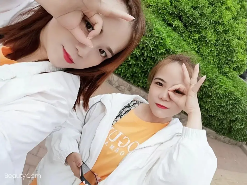 ▲中國河南一對雙胞胎姐妹，由於出生後被分開抱養，30年後才在網路上重逢。本是一段佳話，不料由於一起經商意見不合，姊妹重逢3年後宣告決裂，再度形同陌路，讓人唏噓。（圖／翻攝自微博）