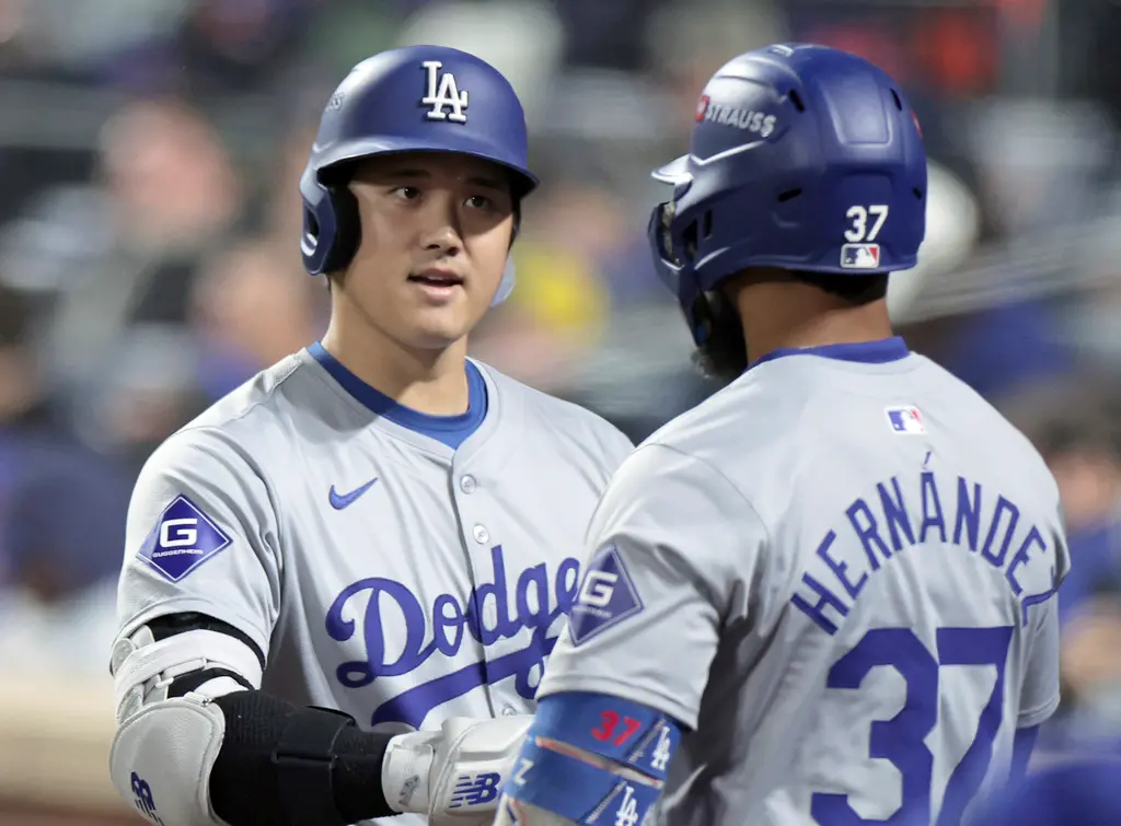 ▲美國職棒大聯盟國聯冠軍戰G5，洛杉磯道奇隊日籍球星大谷翔平昨日出現消息跑壘的情況，引起外界爭議。今（20）日道奇主帥Dave Roberts在受訪時透露前者已經和跑壘教練進行了更多溝通，相信這樣的情況「不會再發生了」。（圖／美聯社／達志影像）