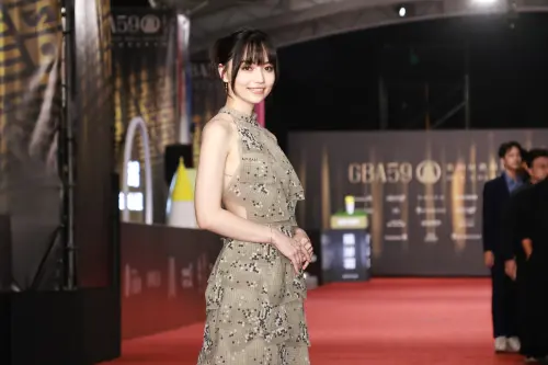 ▲黑嘉嘉（右二）全身都是「圍棋」，連走紅毯都不忘展現對圍棋的喜愛。（圖／NOWnews攝影中心）