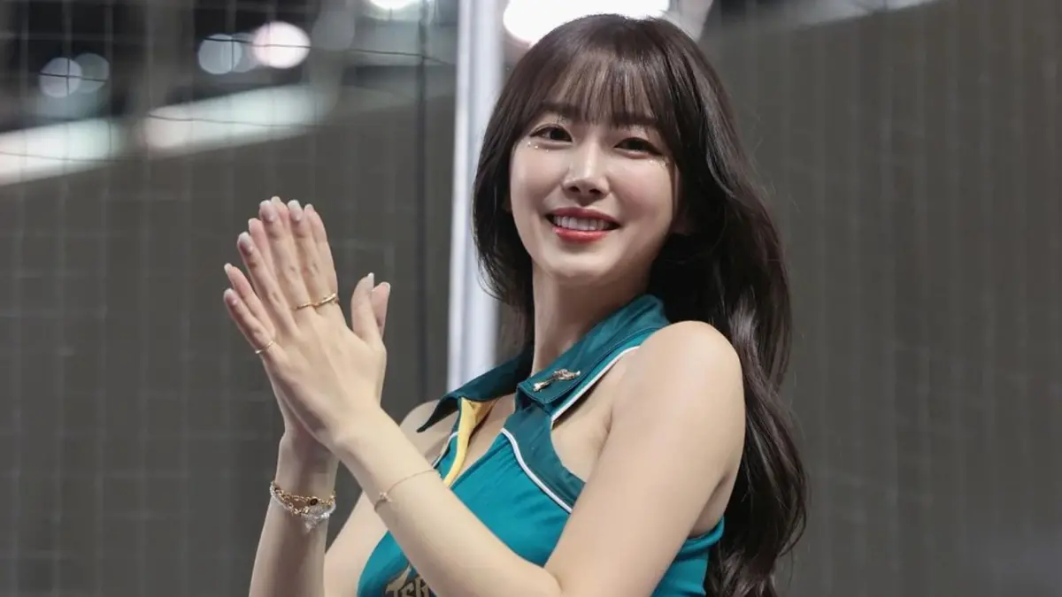 ▲台鋼雄鷹WING STARS的安芝儇，在大年初三發文賀新年，卻被臉書Facebook的自動翻譯害慘，韓文新年快樂變成「中國新年快樂」。（圖／安芝儇臉書）