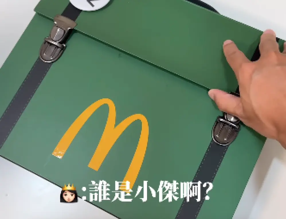 ▲美妝網紅許悅收到麥當勞《獵人》公關品後，強調自己「沒在看動漫」，交給男友開箱時，卻在一旁訕笑《獵人》角色，讓大批網友不滿，她也於今日凌晨道歉。（圖／翻攝自IG）