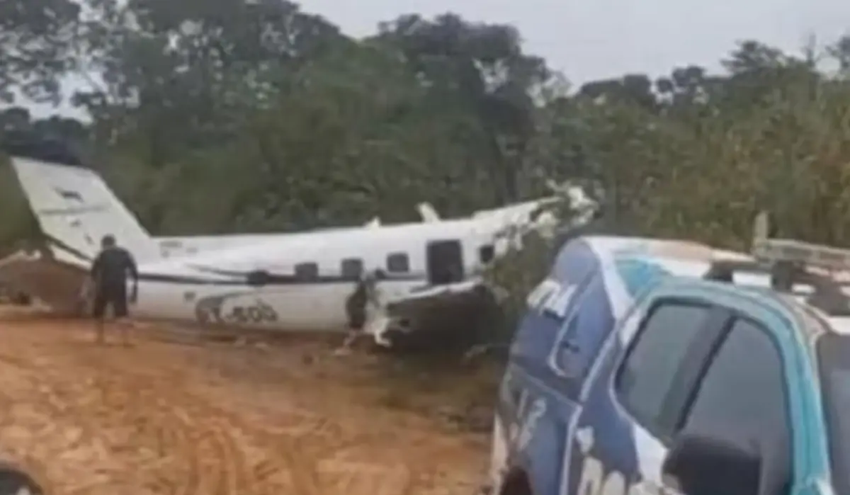 ▲印尼小飛機墜毀，機上四人全部罹難，機上包括一名機師、一名副駕駛、一名機組人員和一名乘客。（圖／翻攝自X）