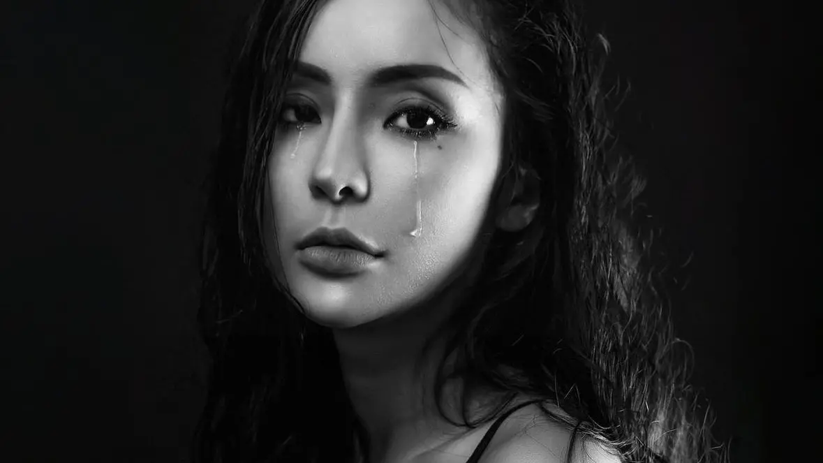 梁云菲輕生獲救！楊聰財揭「非典型憂鬱症」症狀 秋冬變冷要注意