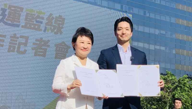 ▲台北市長蔣萬安與台中市長盧秀燕簽署台中捷運藍線建設計畫合作備忘錄。(圖/記者顏幸如攝,2024.10.21)