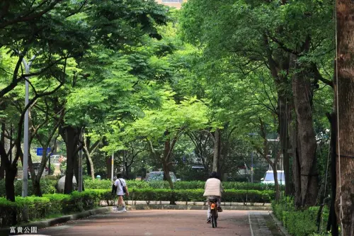 ▲近期推出的「亞昕天匯」環景首席大案，基地正文化二路軸心，以雙面臨路角地、遼闊視野棟距、3000坪綠海環繞等立地優勢，打造30層擎天地標