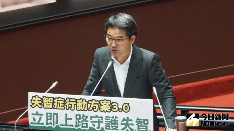 ▲劉建國認為勞動署北分署長謝宜容任內有81人相繼離職，如今加上憾事發生，充分顯示分署長完全不適格。（圖／記者呂炯昌攝）