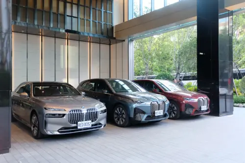 ▲臺中勤美洲際酒店目前還攜手BMW，推出酒店開幕聯名專案「電馭巔峰 奢華啟程 BMW Excellence Drive Experience」，內含三種房型選擇，每房9,800元起。（圖／記者葉盛耀攝）