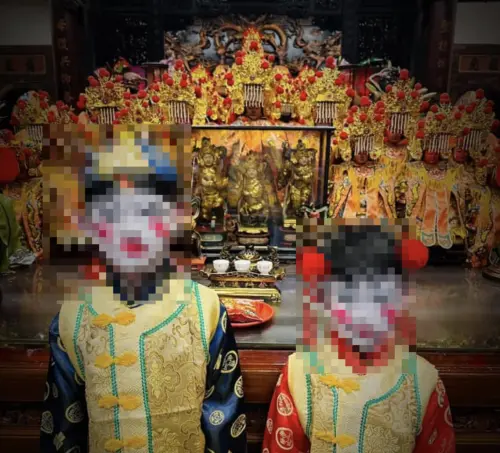 「金童玉女」闖媽祖廟拍照遭轟!媽媽認錯後 秒提告10人公然侮辱