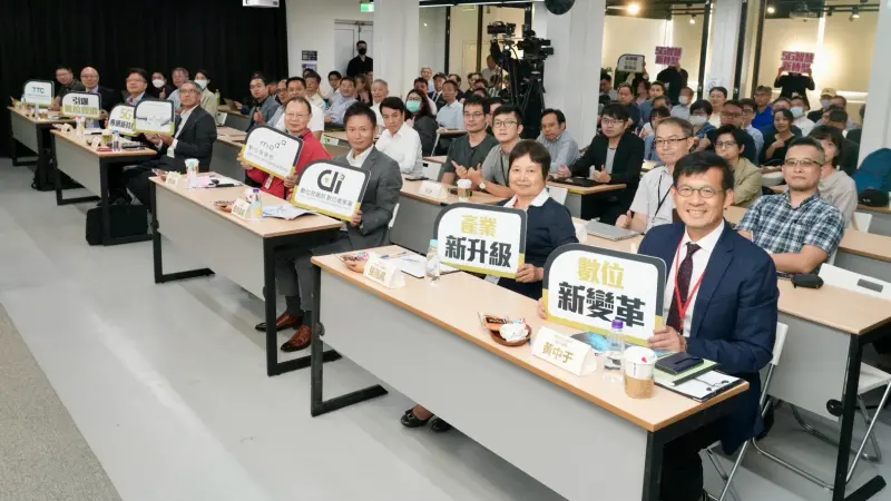 ▲數位發展部數位產業署舉辦「5G MOVING FORWARD-5G專網產業創新與前瞻應用研討會」，鼓勵各產業應用5G專網進行升級轉型。（圖／記者黃文德翻攝）