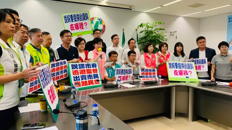 ▲台中市議會民進黨團抨擊台中市政府，3度拒絕提供明年新增預算編制資料。（圖／記者顏幸如攝，2024.10.24）