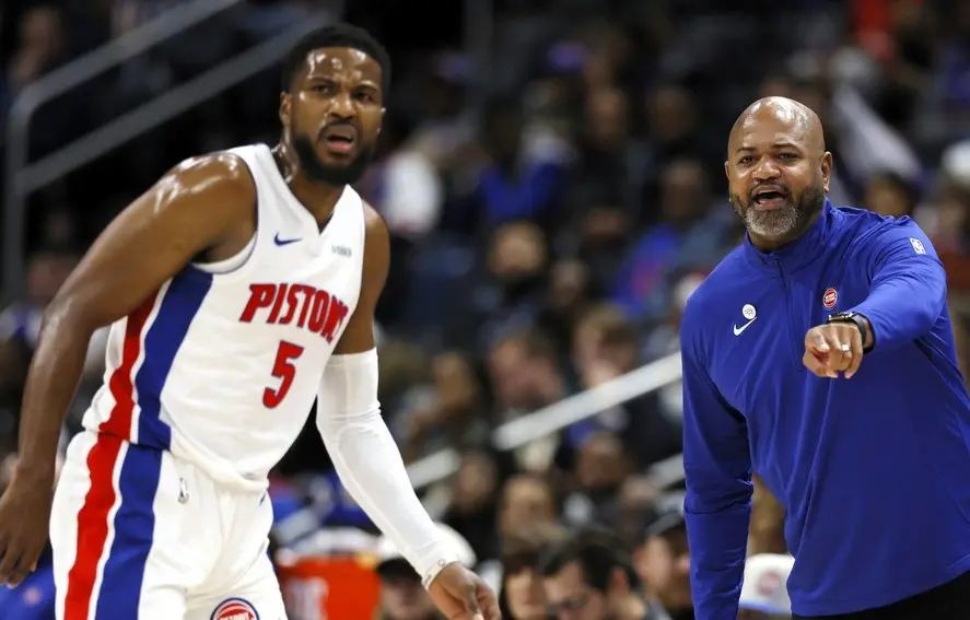 ▲總教練J.B. Bickerstaff（右）帶領活塞脫胎換骨，卻被歐肥誤認為是Chauncey Billups。（圖／美聯社／達志影像）