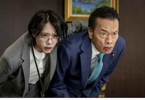 ▲ano(左)這次飾演美女祕書冴島優佳。(圖/民王R X) ▲ano(左)這次飾演美女祕書冴島優佳。(圖/民王R X)