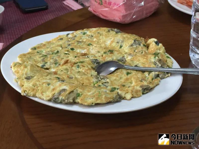 ▲金門山西拌麵原是雜貨店,後來成為金門著名美食店家,海蚵煎蛋是著名菜色之一。(資料照/記者呂炯昌攝)