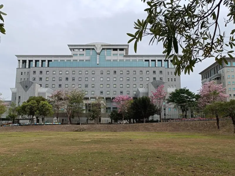 ▲民進黨立委員林俊憲、王定宇罷免案提議人名冊,疑涉嫌偽造文書,國民黨台南市黨部遭搜索並帶回莊姓及劉姓男子共5人偵訊,莊男及劉男2人均遭法院裁定羈押禁見。(圖/翻攝Google map)