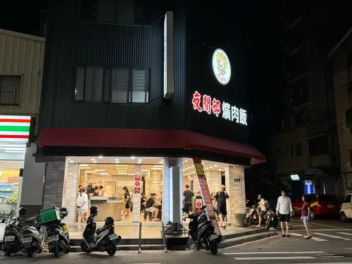 ▲台中夜間部爌肉飯是人氣店家。（圖／記者葉盛耀攝）