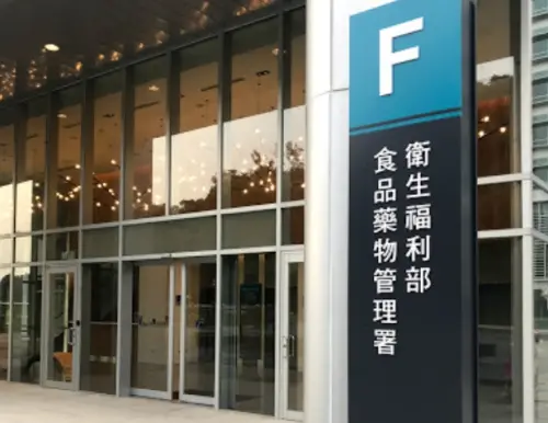 多間知名手搖飲店中鏢！食藥署查獲2店家　違規「存放逾期牛奶」
