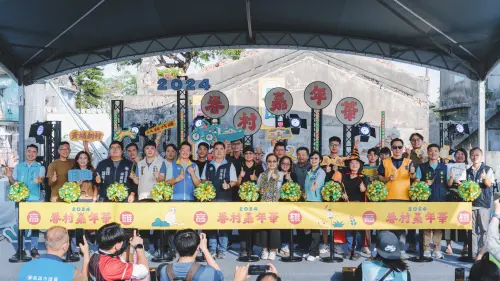 高雄眷村嘉年華「鳳山黃埔」開幕　嬉戲派對民眾樂翻眷村
