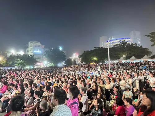 北捷30民歌演唱會人潮炸裂！淡水站急關閉電扶梯　驚人現場曝光
