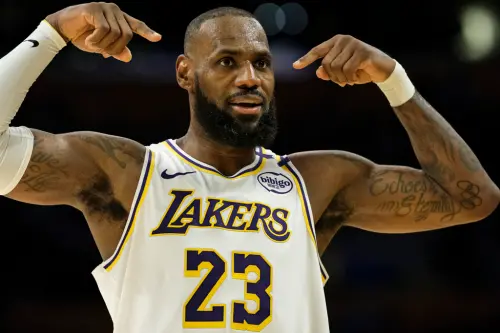 NBA／LeBron James病了！聲音沙啞、神情疲憊仍堅持奮戰轟26分　
