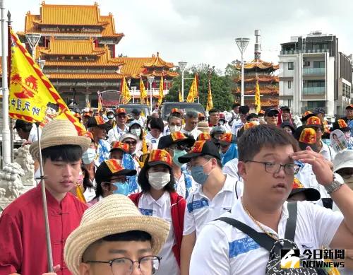 促進地方和諧保平安!高雄市覆鼎金保安宮辦鼎金7里徒步遶境祈福