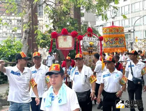 ▲高雄市覆鼎金保安宮舉辦三民區鼎金7里徒步遶境祈福活動。(圖／記者黃守作攝，2024.10.27) 