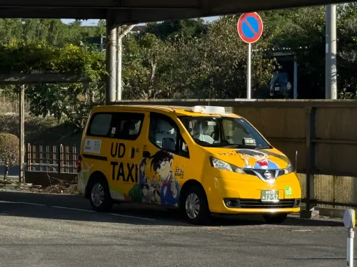 ▲柯南的元素，連計程車上也有。（圖／記者葉盛耀攝）