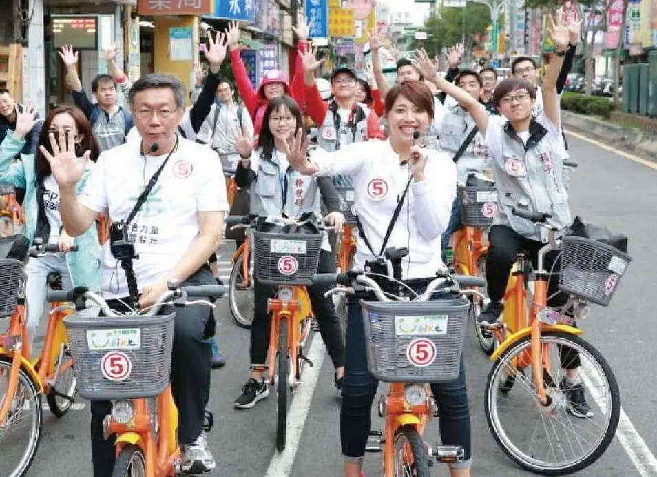 ▲柯文哲卸任台北市長前十天快閃新加坡，貼身秘書「橘子」許芷瑜也有帶去。（圖／陳思宇臉書，2019.01.13）