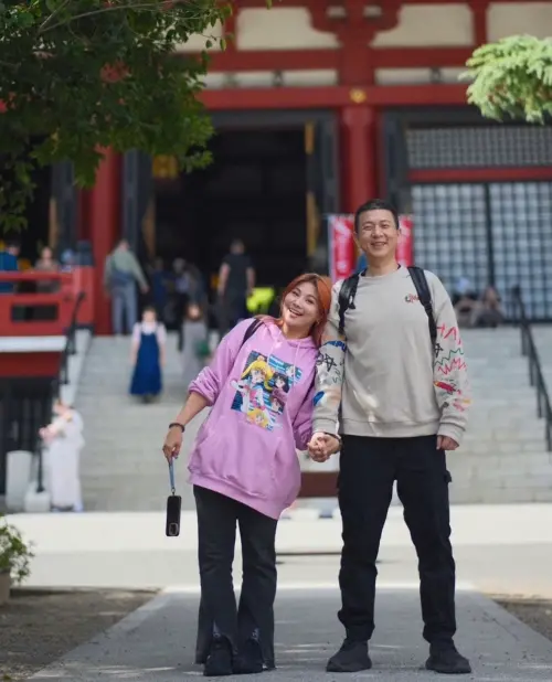 ▲董仔與海力去年正式結為法定夫妻,更找來好友展瑞和茵聲當見證人。(圖/董仔IG) ▲董仔與海力去年正式結為法定夫妻,更找來好友展瑞和茵聲當見證人。(圖/董仔IG)