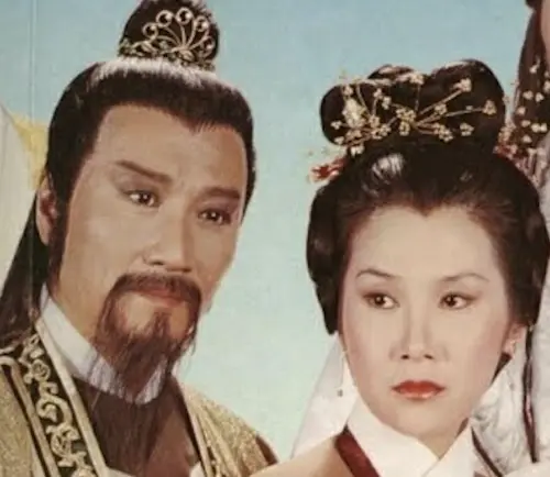 ▲李琳琳(右)昔日和謝賢合演的港劇《天龍八部》曾在台灣締造相當轟動的收視佳績。(圖/摘自YouTube) ▲李琳琳(右)昔日和謝賢合演的港劇《天龍八部》曾在台灣締造相當轟動的收視佳績。(圖/摘自YouTube)
