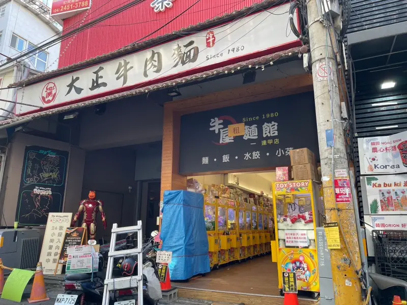 ▲台中市逢甲商圈持續沒落，昔日小吃店難以為繼，不是變成娃娃機店就是長期招租中。（圖／台中市議員林祈烽提供，2024.10.28）