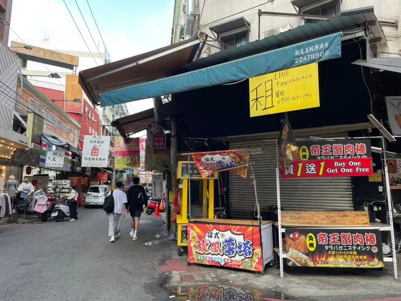 ▲全國規模最大的夜市、逢甲商圈持續沒落,到處是招租告示。(圖/台中市議員林祈烽提供,2024.10.28)