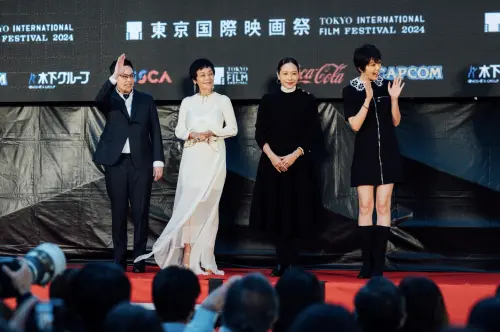 ▲《女兒的女兒》導演黃熙(左起)與張艾嘉、林嘉欣、劉奕兒盛裝出席東京影展開幕活動,該片入圍本屆影展的主競賽單元。(圖/東昊提供) ▲《女兒的女兒》導演黃熙(左起)與張艾嘉、林嘉欣、劉奕兒盛裝出席東京影展開幕活動,該片入圍本屆影展的主競賽單元。(圖/東昊提供)