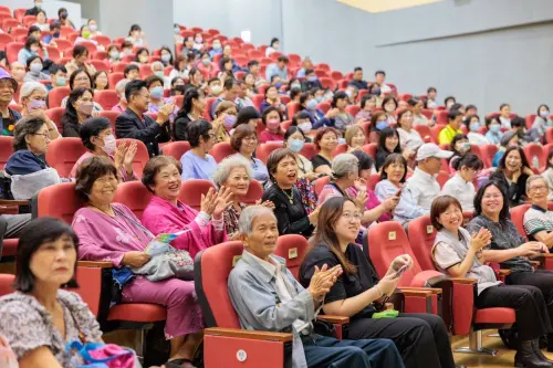 ▲王聖芬老師分享精彩生動，現場民眾反應熱烈。（圖／嘉義市政府衛生局提供）