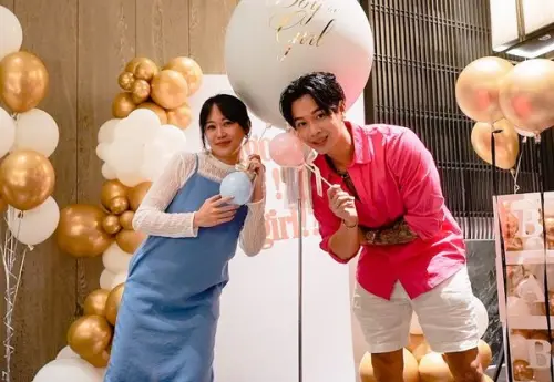 ▲高爾宣(右)與芮德(左)今年6月宣布結婚、懷孕喜訊,女兒「米ㄌㄧㄥˉ」於上個月誕生。(圖/龍大謝音樂提供) ▲高爾宣(右)與芮德(左)今年6月宣布結婚、懷孕喜訊,女兒「米ㄌㄧㄥˉ」於上個月誕生。(圖/龍大謝音樂提供)