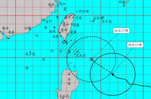 颱風動態整理！康芮「路徑、風雨影響、登陸點、停班課機率」一覽
