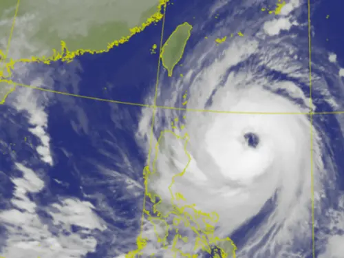 颱風活躍期沒結束！氣象署示警：秋颱可能直撲台灣　路徑會更難防
