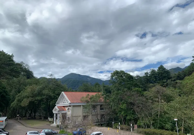 ▲台中山區的天氣正在轉壞中，今早八仙山森林遊樂區的雲層已逐漸厚實。（圖／林業署台中分署提供，2024.10.30）