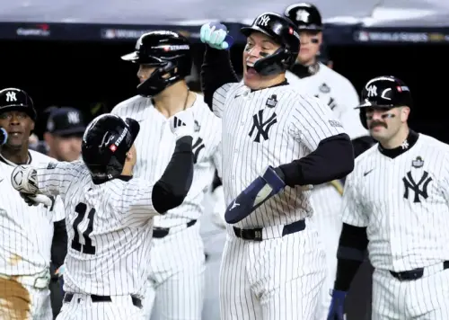 ▲MLB美國職棒世界大賽G4,系列賽陷入0:3落後的洋基今日打線總算甦醒,團隊單場共敲出3發全壘打,Gleyber Torres8局下的3分砲也幫助洋基奠定勝基。(圖/美聯社/達志影像) ▲洋基隊在MLB戰力榜升至第3名,雖失Juan Soto,但補強Max Fried、Devin Williams及MVP級球星Cody Bellinger與Paul Goldschmidt,展現奪冠決心。(圖/美聯社/達志影像)