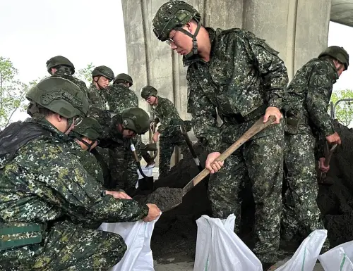 強颱康芮來襲　第三作戰區1萬兵力、兩棲突擊車待命防災
