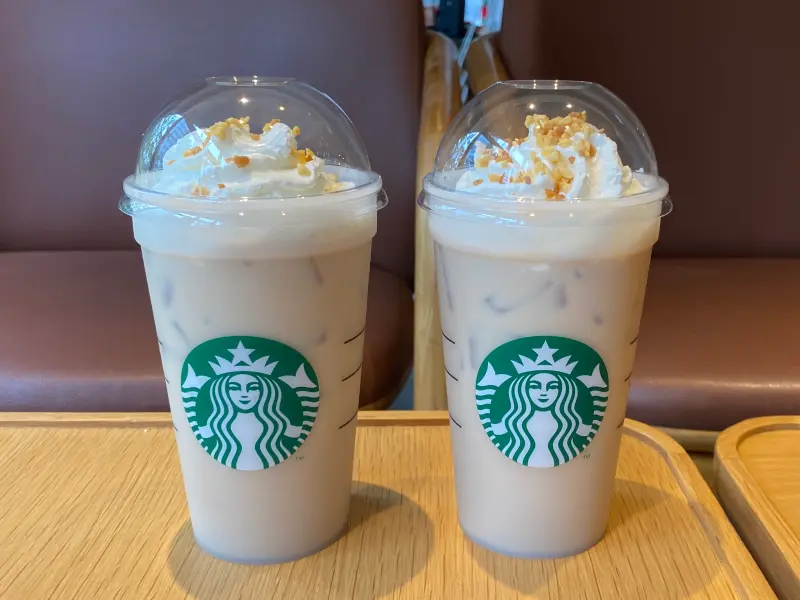 ▲2025星巴克「太妃核果風味那堤」回歸，11月4日「金星耶誕派對」搶先喝，全台45家指定門市一次整理；台灣市場限定「星品牌風格GIANT熊寶寶」，節慶不鏽鋼杯、水壺、薑餅人置物盤耶誕商品先看。（圖／記者蕭涵云攝）