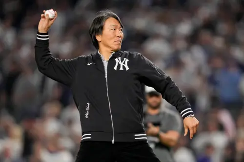 世界大賽／歡呼聲更勝大谷翔平！松井秀喜重返洋基開球讓全場沸騰
