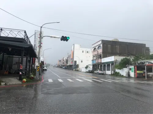 ▲康芮颱風登陸前幾分鐘，成功鎮市區幾乎無風無雨。（圖／記者嚴俊強攝）